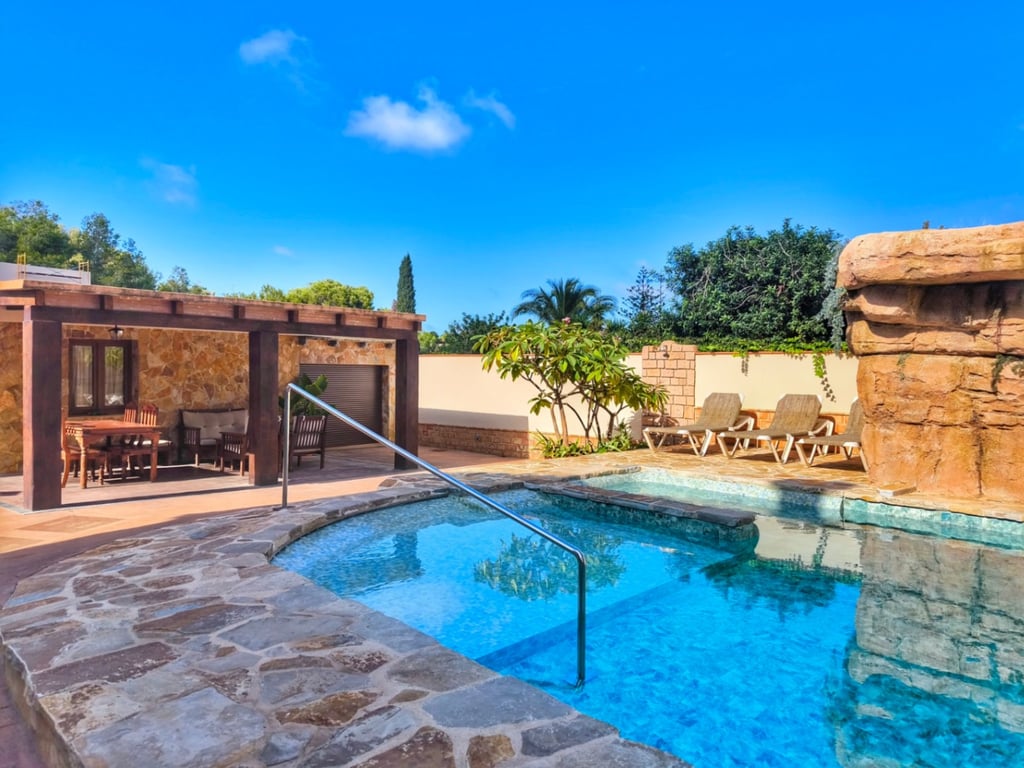 Chalet con dos apartamentos de invitados en el Montgó - 3