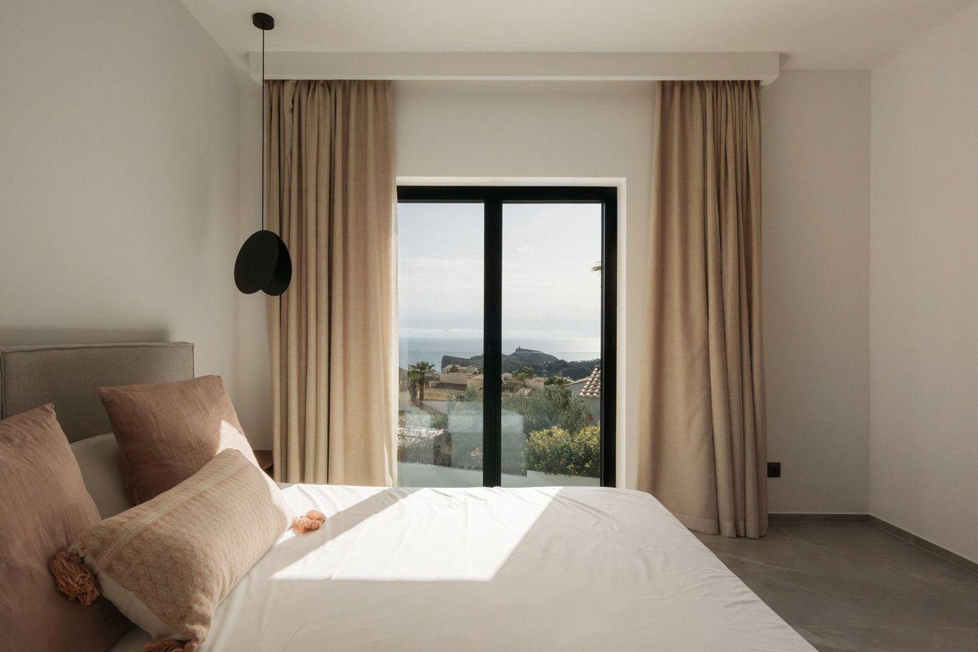 Elegant Fully Refurbished Villa — 412 m², 5 Bedrooms, Pool (5 mins to Moraira)