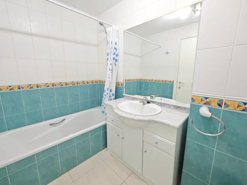 Apartamento 2 dormitorios con piscina al lado del mar, zona Las Brisas - 9