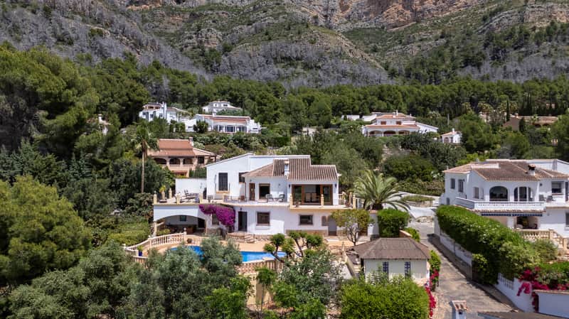 Ruime villa met zwembad in Montgó, Jávea