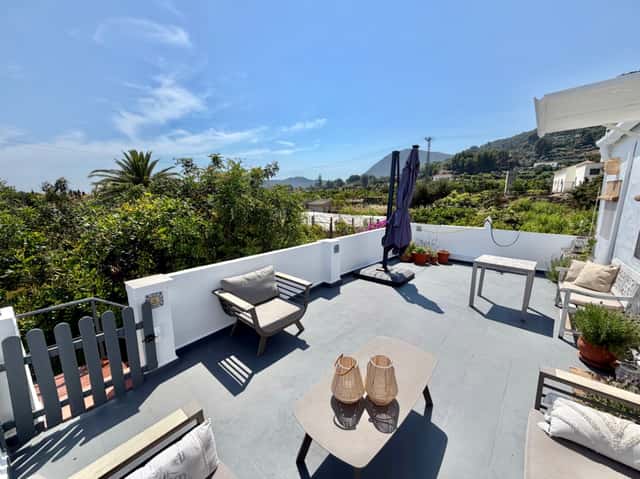 Exclusiva casa de campo en Pego: vistas 360° al mar y la montaña a un paso del pueblo