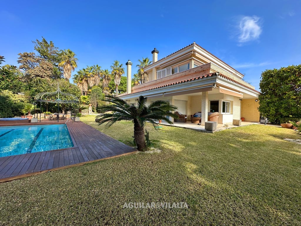 Exclusive villa in Can Teixidó with sea views - 35