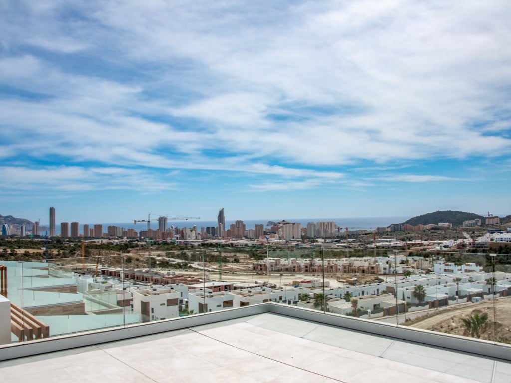 Two-bedroom penthouse with sea views in Finestrat — terrace