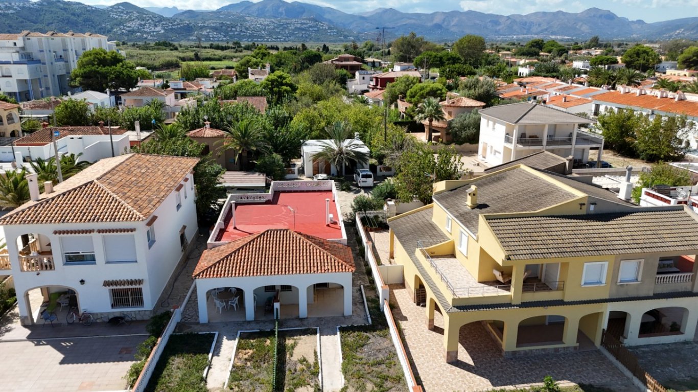 Xalet amb 2 vivendes en 1a línia de platja a Denia - 41