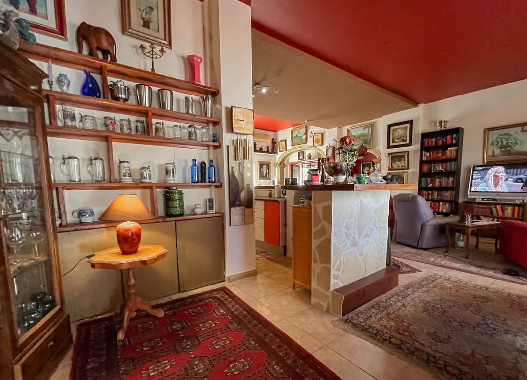 Casa a la venta en Dénia con licencia activa de restaurante en Las Marinas, a 500 m del mar, km - 44