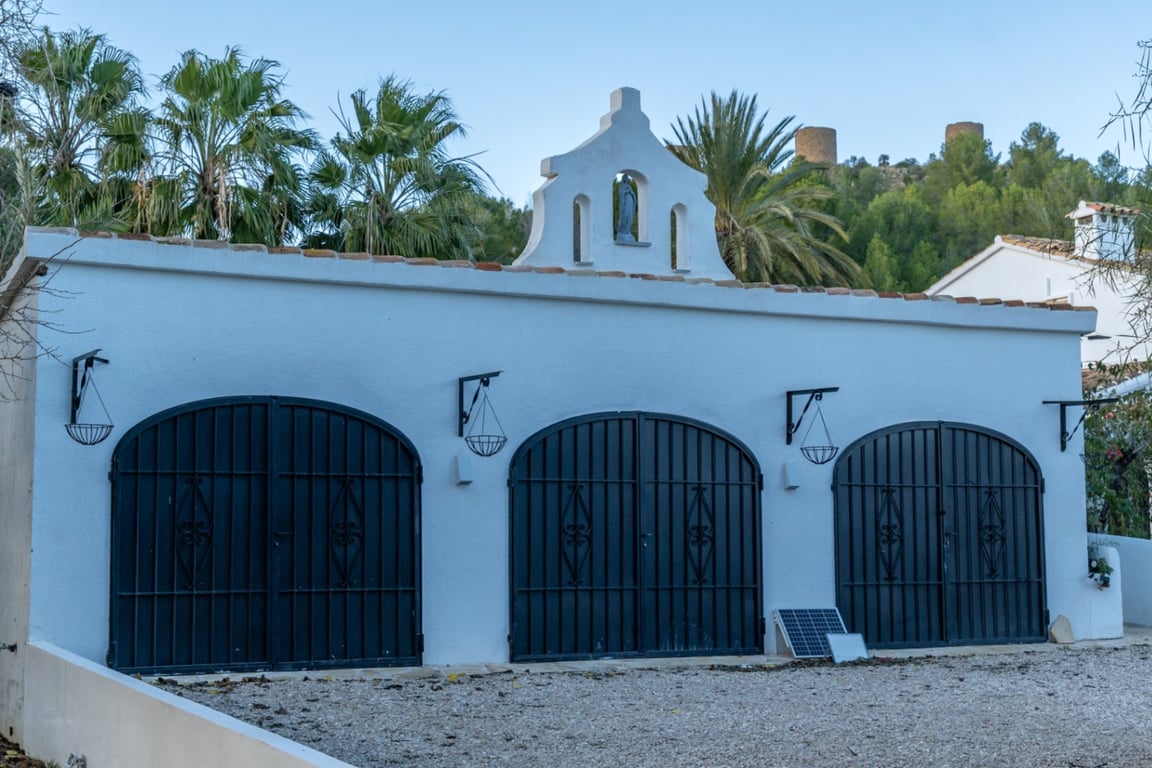Exclusiva finca completamente reformada con gran parcela de 11.367 m2 - 49