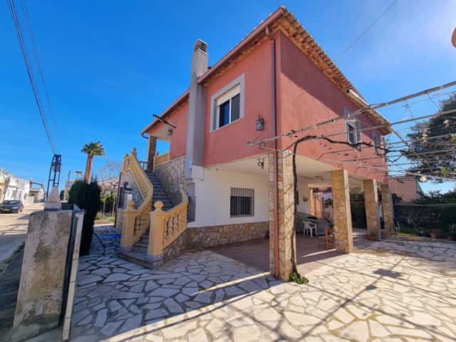 Casa independiente en venta en Oliva