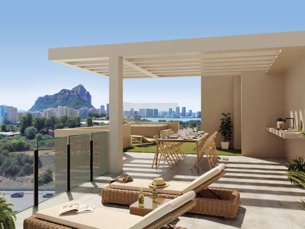 Modern 3-bed apartment with terrace near Levante Beach