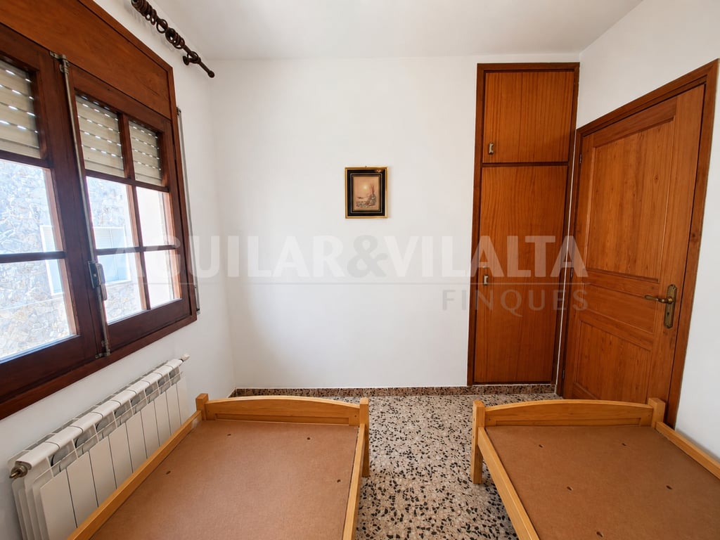 Casa toda en planta de cuatro dormitorios y dos baños - 16