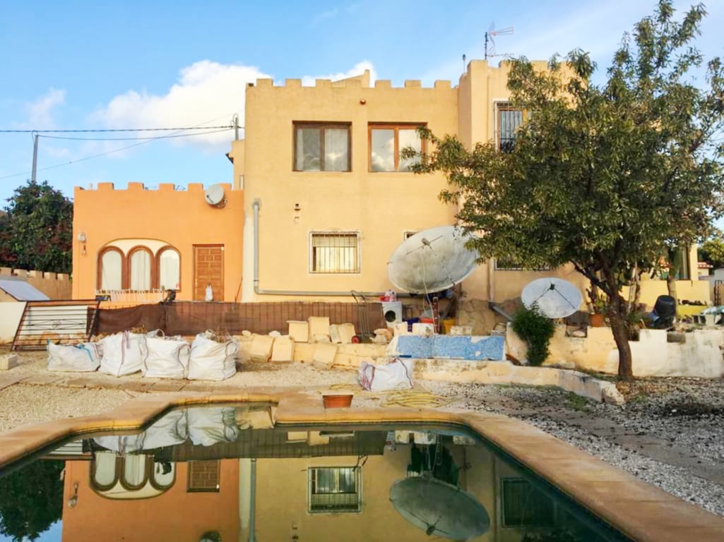 Oportunitat d'inversió: Villa per reformar a prop del mar a la Costa Blanca - 8