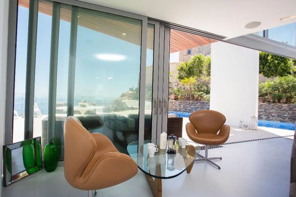 Lujosa Villa moderna en primera línea con impresionantes vistas al mar - 13