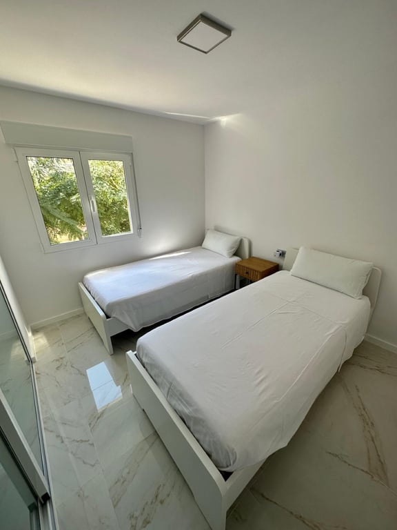 Piso renovado de 2 dormitorios en el centro de Denia - 4