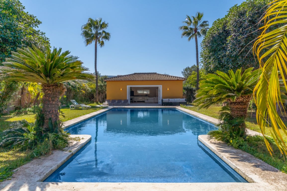 Villa en una excepcional zona tranquila, con vistas abiertas y gran potencial - 34