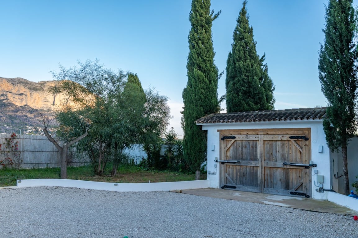 Exclusiva finca completamente reformada con gran parcela de 11.367 m2 - 48