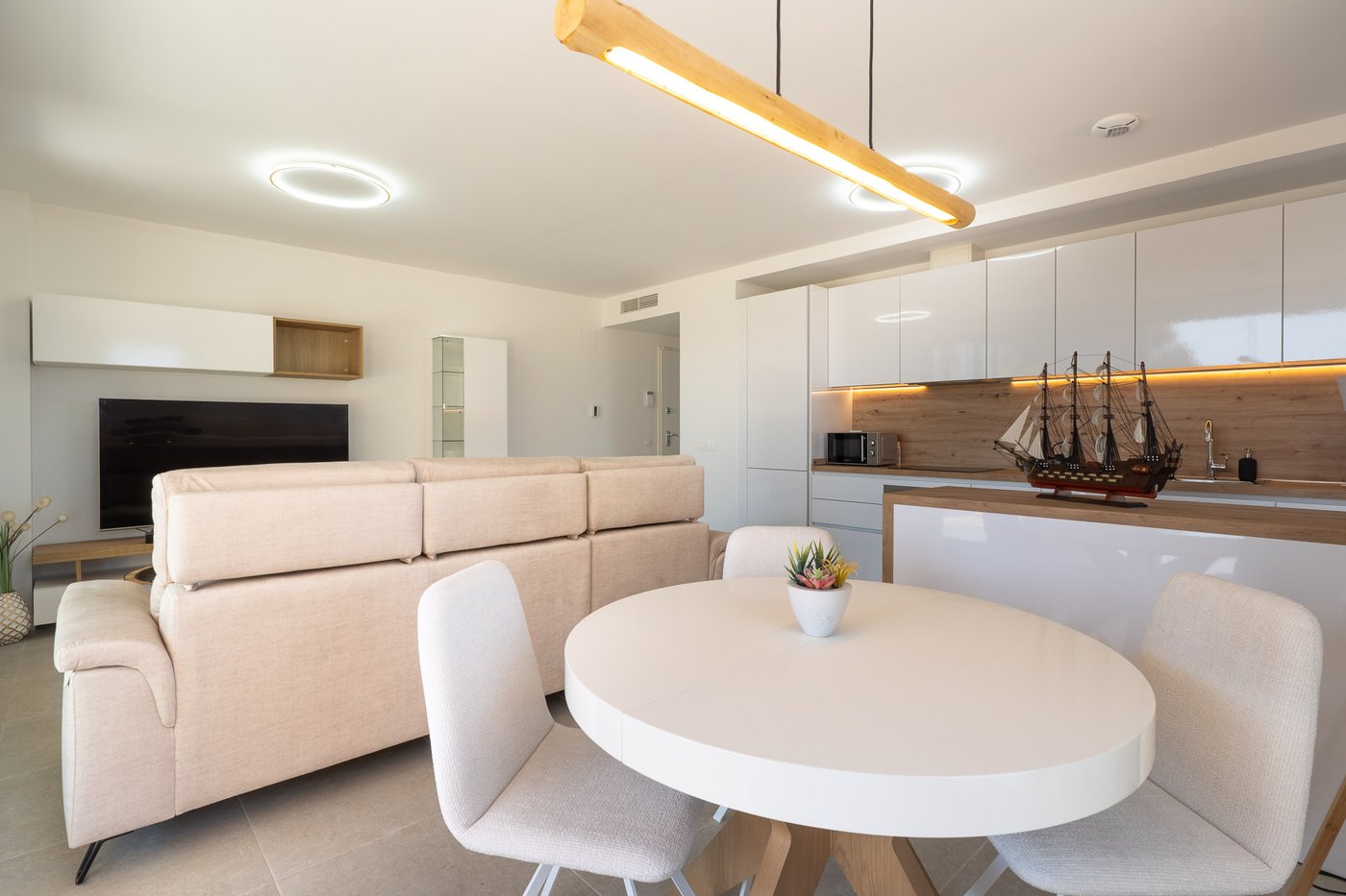 Apartamento planta baja nuevo con jardín privado — 3 dormitorios