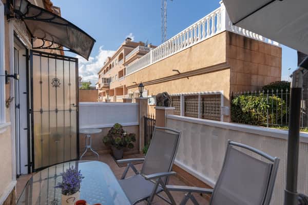 Rijwoning met 2 slaapkamers in Orihuela Costa
