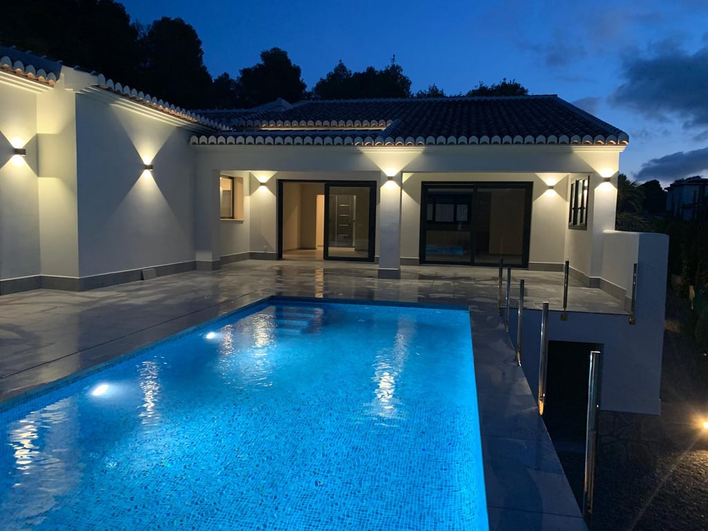 Vila de Luxe Moderna a Jávea | Vistes Impressionants del Montgó i Viure en un Sol Nivell - 2