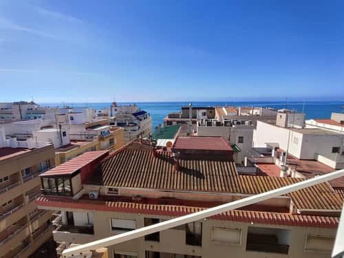 Penthouse met 3 slaapkamers, solarium en frontaal zeezicht aan de boulevard van Torrevieja — foto 1