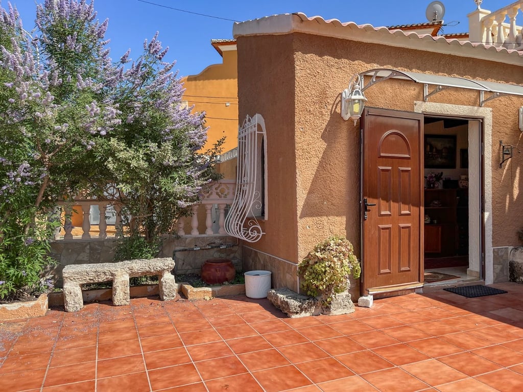 Casa en venda a Dénia amb llicència activa de restaurant a Las Marinas, a 500 m de la mar, km. - 53