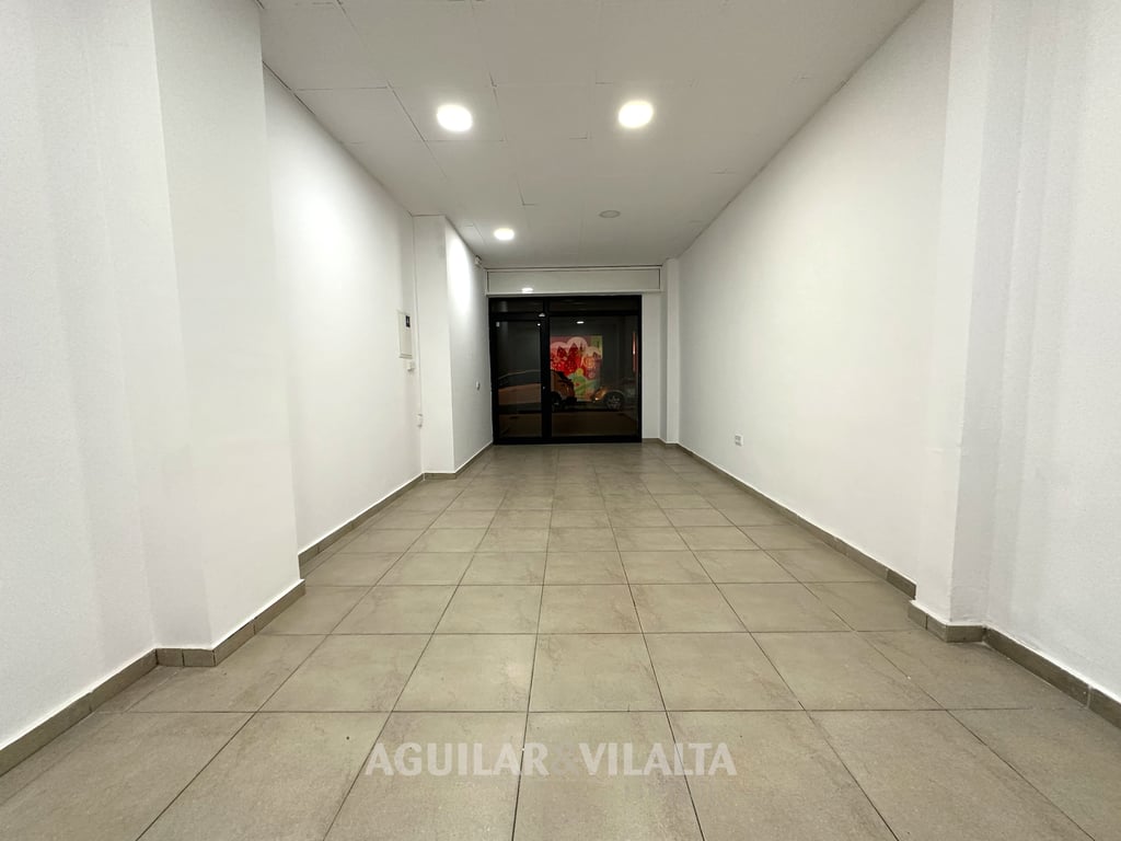 Commercial premises on Calle Corró - 14
