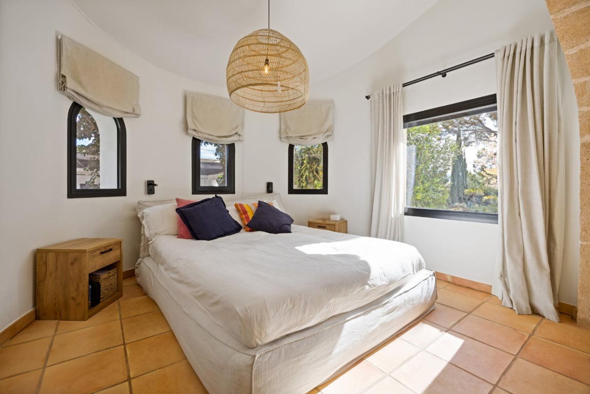 Villa reformada en la zona del montgo con casa independiente para invitados - 14