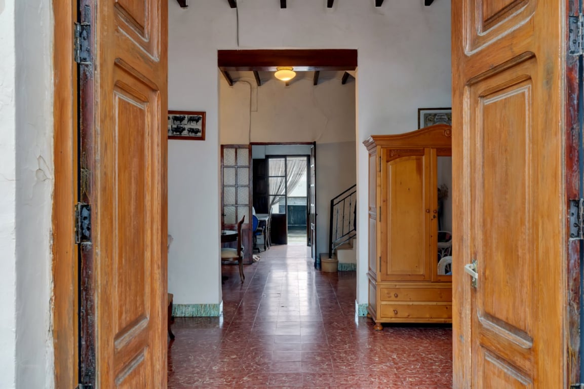 Casa de pueblo con garaje, espacioso patio interior y posibilidad de ampliar la propiedad - 6