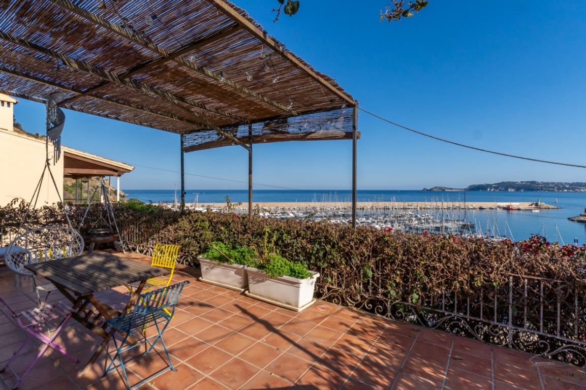 VILLA EN PRIMERA LINEA DEL MAR EN EL PUERTO DE JAVEA - 13