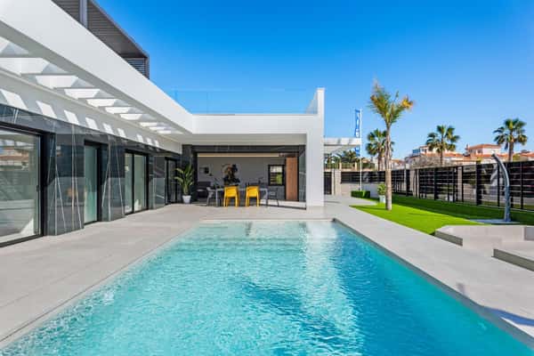 Gelijkvloerse nieuwbouwvilla met privézwembad en solarium in La Finca Golf, Algorfa