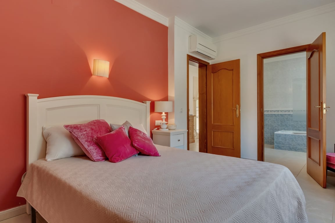 Villa con vistas abiertas en zona tranquila próxima al centro del pueblo de Jávea - 23