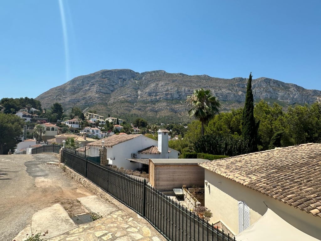 Chalet en Venta en Dénia con Vistas al Mar y la Montaña - 14