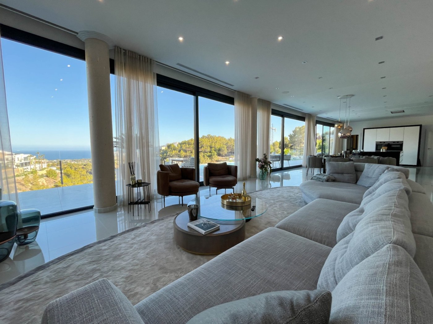 Villa Leonora - Elegant 3-Bedroom Villa with Sea & Mountain Views