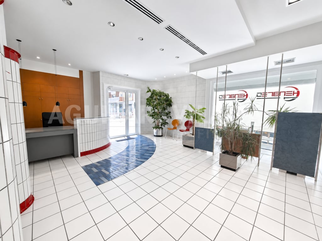 LOCAL COMERCIAL DE MÁS DE 500 M² EN EL CENTRO DE GRANOLLERS - 2