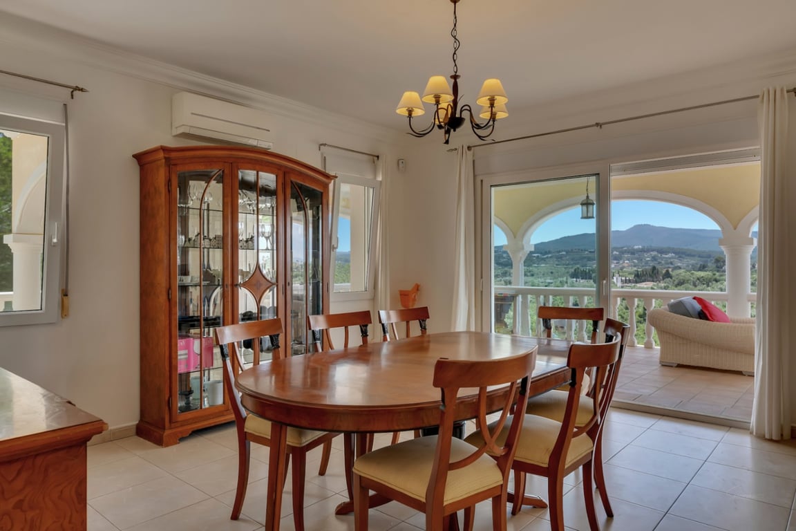 Villa con vistas abiertas en zona tranquila próxima al centro del pueblo de Jávea - 15