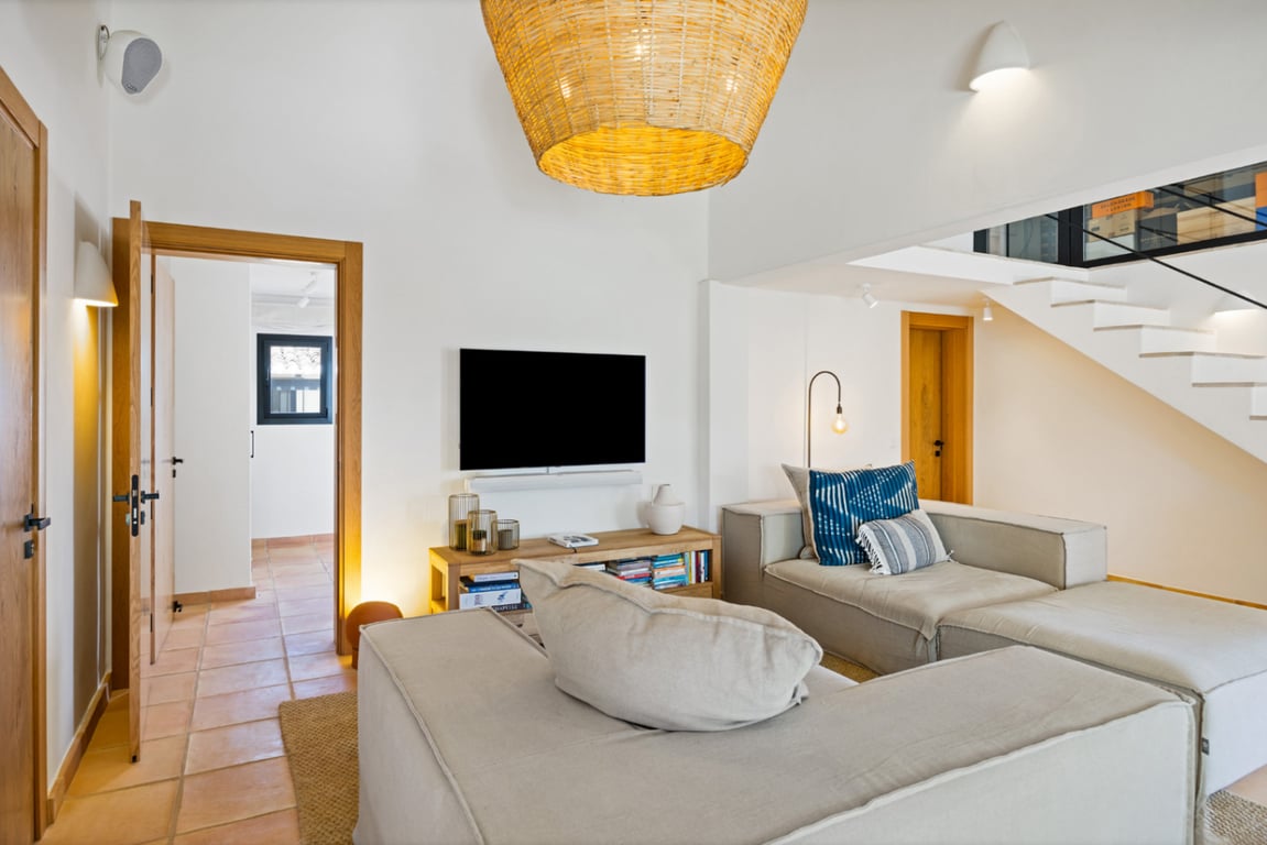 Villa reformada en la zona del montgo con casa independiente para invitados - 4