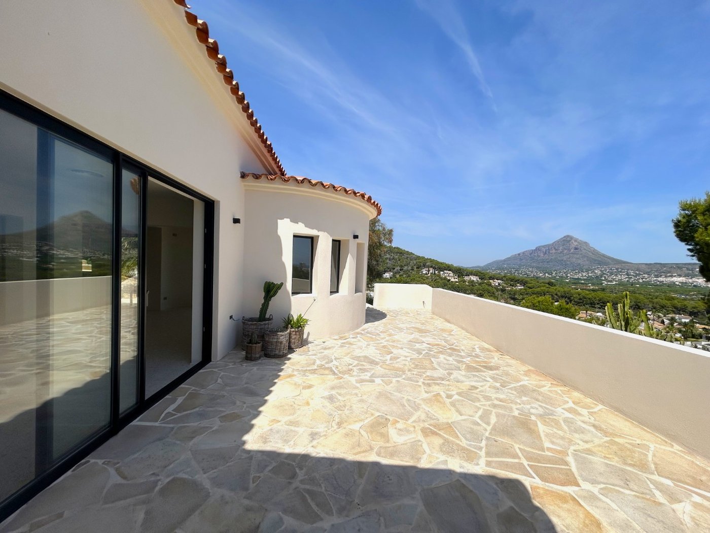 Villa Morgan — Renovated Mediterranean villa with panoramic sea and Montgó views