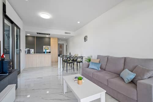 Gemeubileerd hoekappartement met 2 slaapkamers en groot terras in Villamartín — foto 10