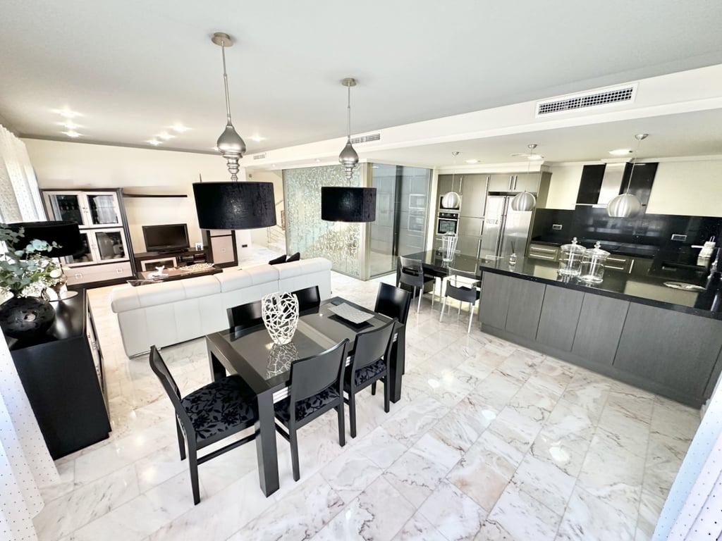 Espai, Llum i Disseny en una Casa Única a Pego - 20