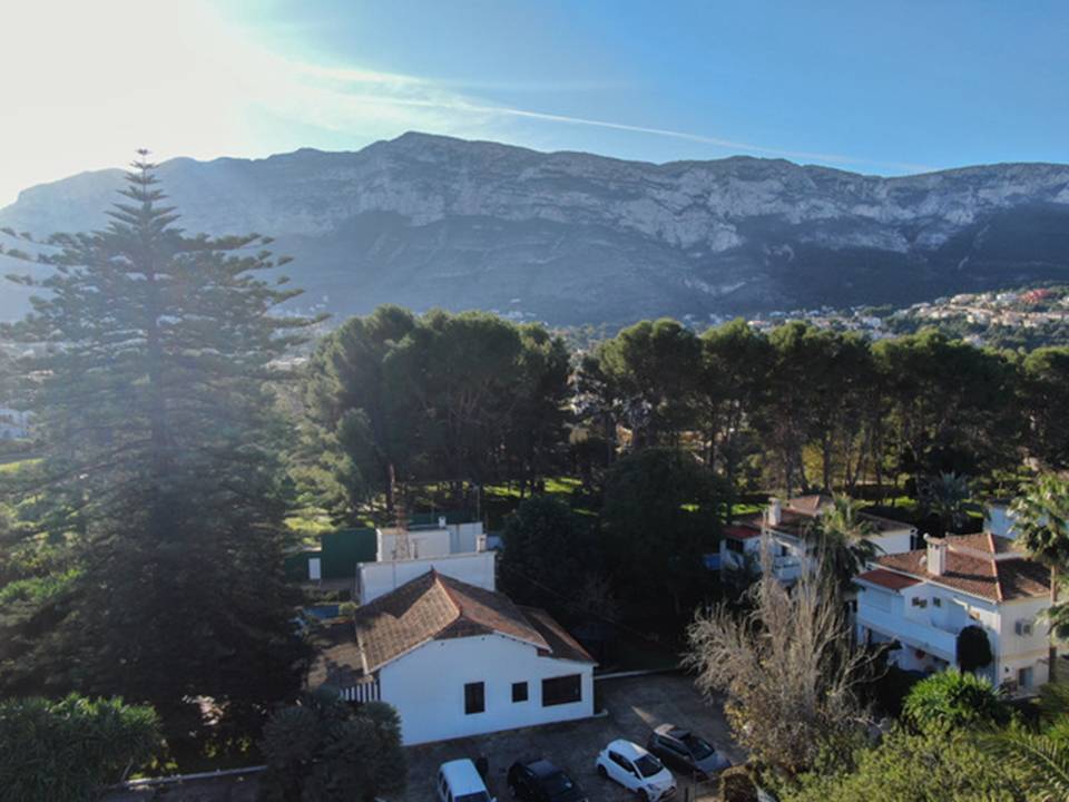 Venta Parcela urbana y Chalet - 30