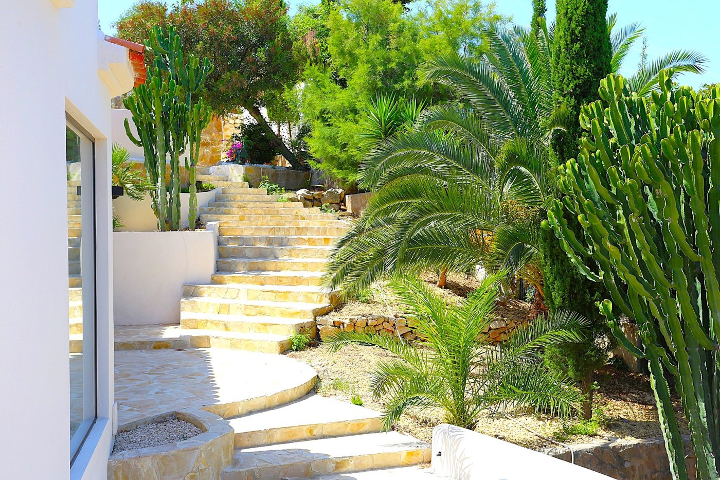 Villa Morgan — Renovated Mediterranean villa with panoramic sea and Montgó views