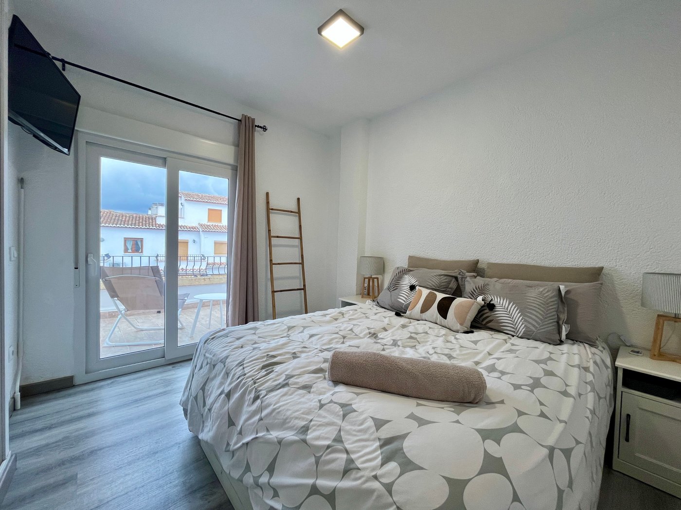 Mediterranean Terraced Townhouse — Minutes from Arenal Beach