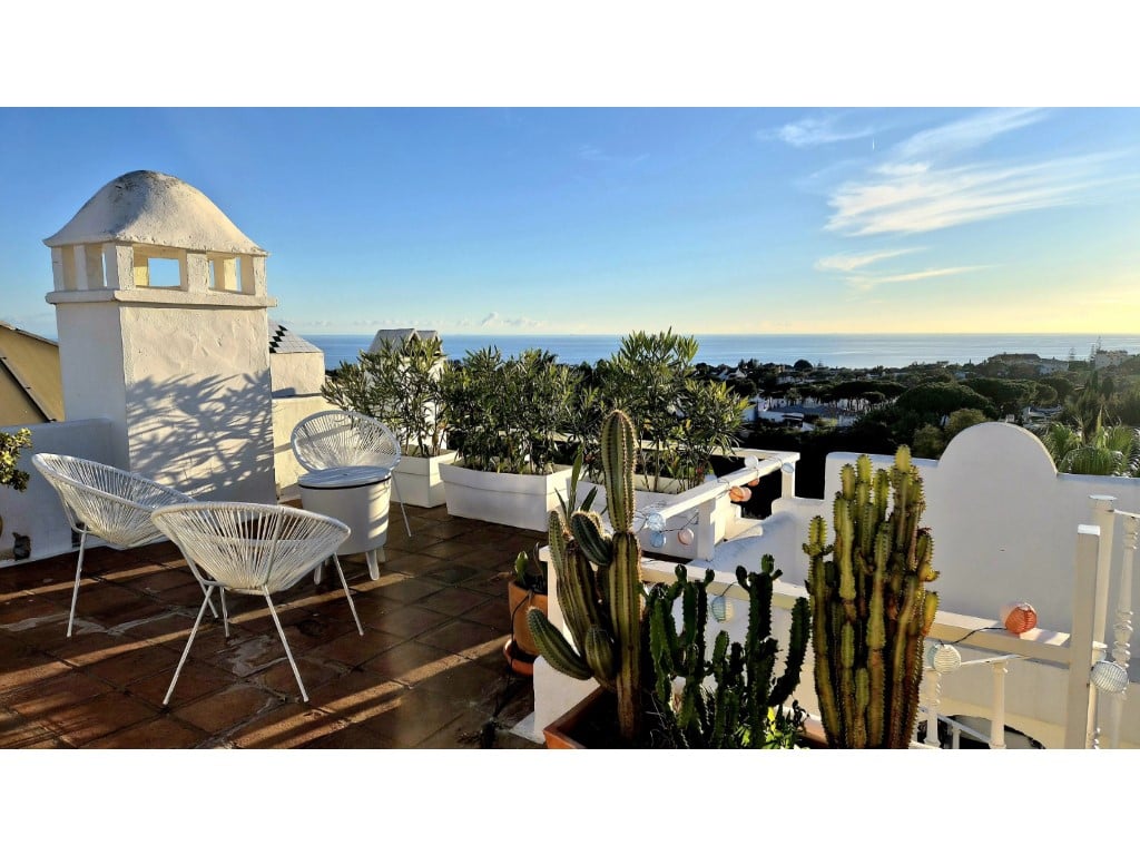 Penthouse mit 2 Schlafzimmern, Meerblick und Dachterrasse in East Marbella — terrace