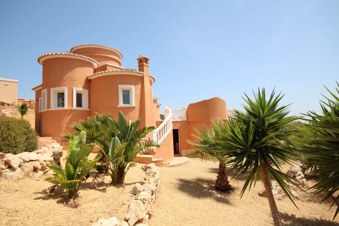 Espaciosa villa con vista al mar en venta en Javea - 2