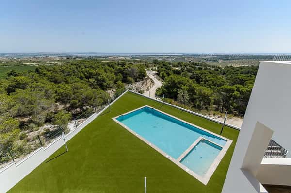 Nieuwbouwbungalow met solarium in San Miguel de Salinas
