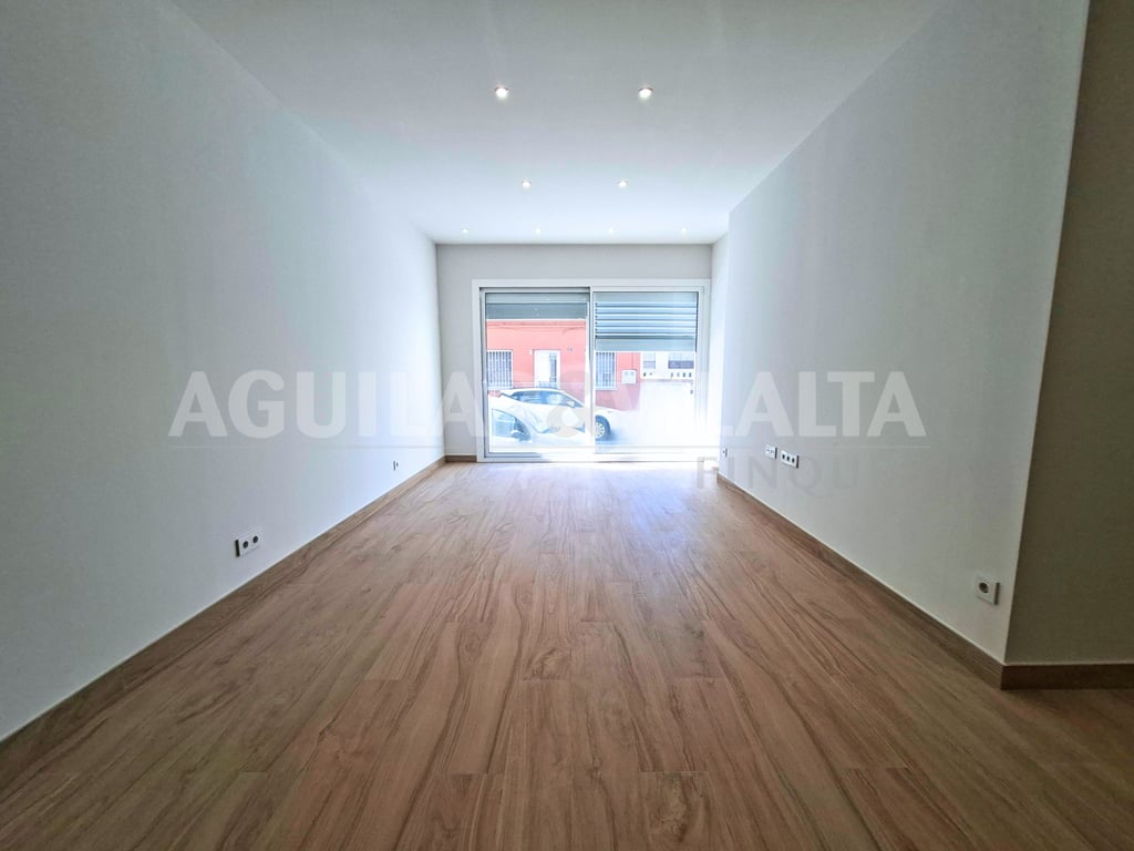 Planta baja totalmente reformada en el centro - 6