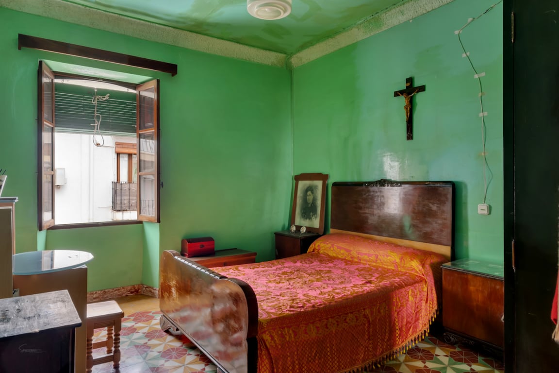 Casa de pueblo con garaje, espacioso patio interior y posibilidad de ampliar la propiedad - 9