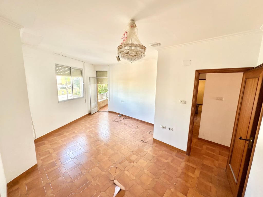 Oportunitat: Edifici amb Jardí de 180 m² i Terrassa amb Vistes al Mar - 20