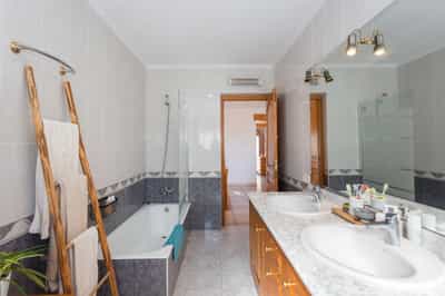 Property R4622881