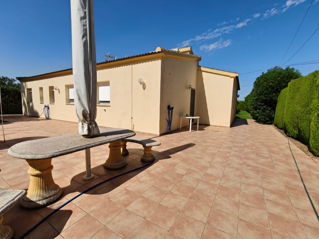 Villa privada a la venta de 5 dormitorios en Els Poblets con piscina climatizada y apartamento independiente - 24