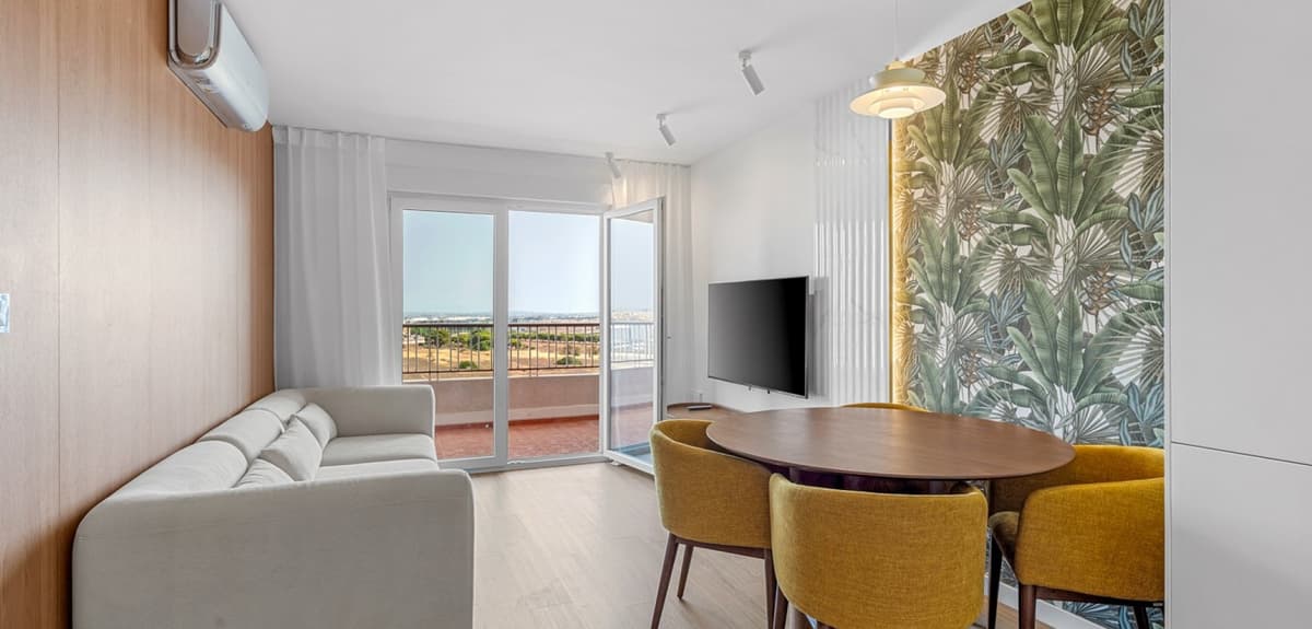 Volledig gerenoveerd penthouse met zeezicht in Punta Prima