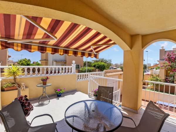 Rijwoning met 4 slaapkamers in Torrevieja